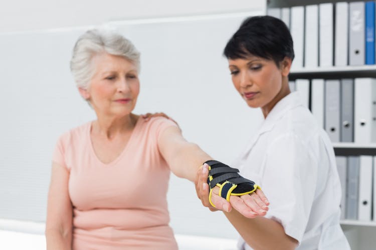 Gloves for Stroke Patients: How to Choose the Best Fit for You