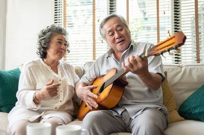 elderly-couple-using-melodic-music-therapy-to-treat-aphasia-after-concussion